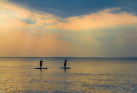 二，人，桨板，日落，水，黎明，黄昏，剪影