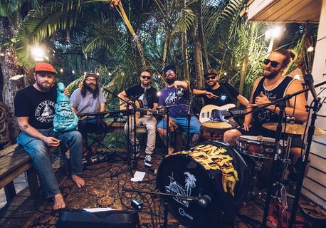 美国，bonita springs，幸运青年雷鬼加州sugarshack sessions florida，group of people，real people，Music instrument，tree，men