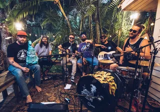 美国，bonita springs，幸运青年雷鬼加州sugarshack sessions florida，group of people，real people，Music instrument，tree，men