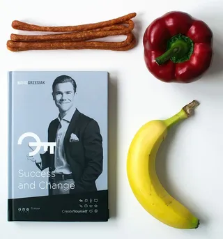 香蕉、胡椒和书