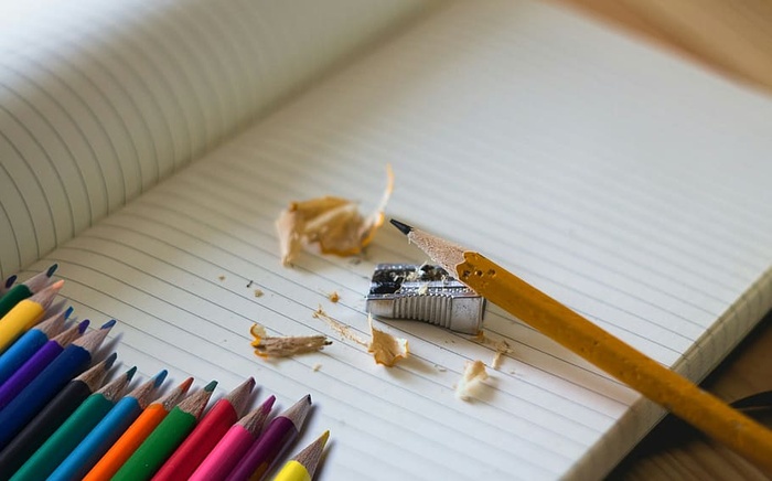 削铅笔去上班，回学校。