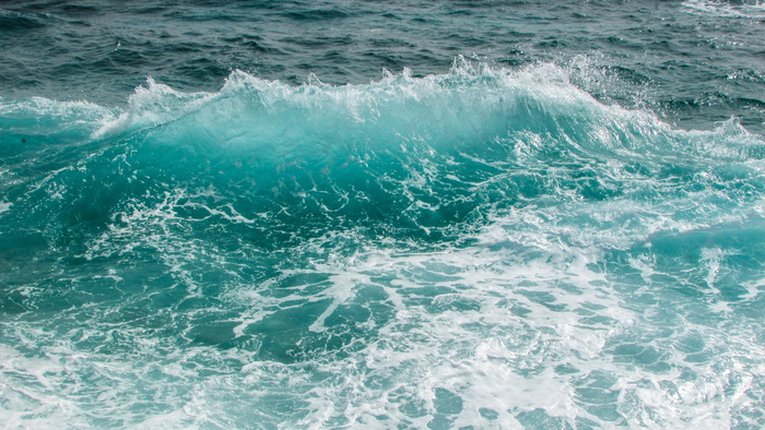 白天的海浪、波浪、大海、水、海岸、海滩、飞溅、塞浦路斯