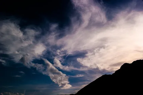 轮廓、山脉、白天、高地、云、蓝色、天空、顶峰 轮廓、山脉、白天、高地、云、蓝色、天空、顶峰