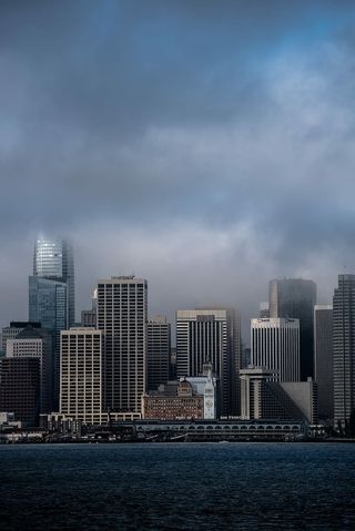 白天天空下的城市景观