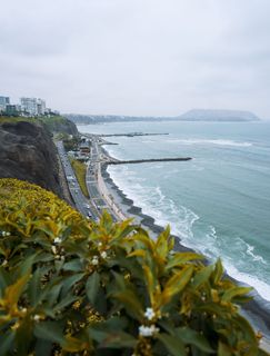 水体附近道路鸟瞰图