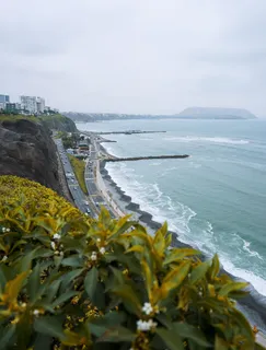 水体附近道路鸟瞰图