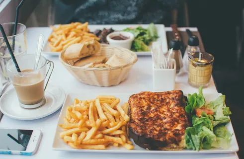 桌子上的各种食物 桌子上的各种食物