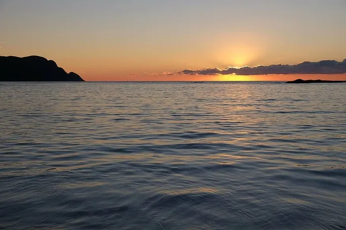 身体，水，日落，环绕，山，海，海滩