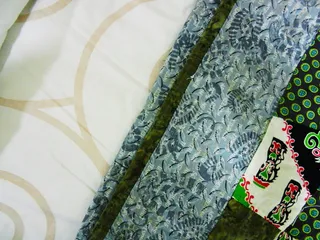 马来西亚batu ferringhi，ferringhi住宅，毯子，枕头，床，图案，高角度视图