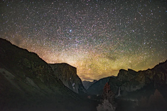 牛奶路下的山，山，天空，满天，星星，夜晚，黑暗，山