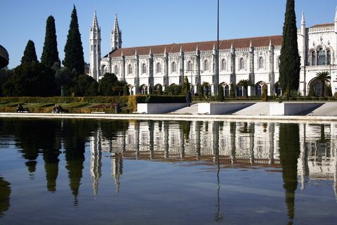 反射，jerónimos，游客，建筑，水，建筑结构，建筑外观，反射