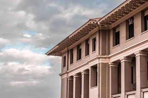 棕色混凝土建筑