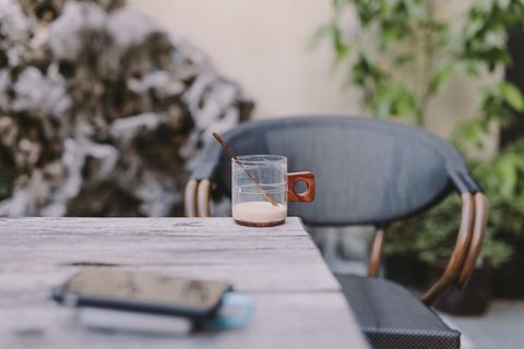 透明红色玻璃杯 透明红色玻璃杯