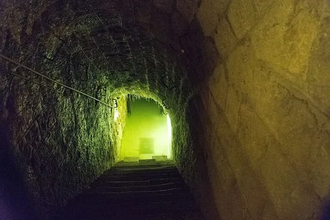 楼梯,地堡,堡垒,水,逐渐地,杜奥蒙特,法国,凡尔登 楼梯,地堡,堡垒,水,逐渐地,杜奥蒙特,法国,凡尔登