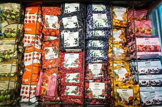 超市里的冷冻水果