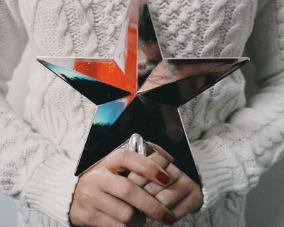 黑色，红色，青色星形装饰，圣诞节，圣诞球，圣诞球，圣诞装饰，圣诞装饰