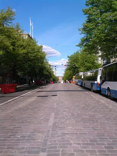 城市,街道,公共汽车,夏天,城市,天空,交通,树木 城市,街道,公共汽车,夏天,城市,天空,交通,树木
