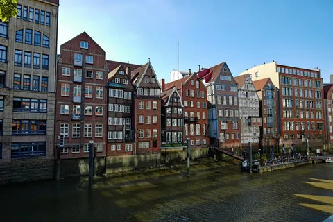 汉堡,历史房屋,老堤路,舰队页面,建筑,建筑外观,建筑结构,天空 汉堡,历史房屋,老堤路,舰队页面,建筑,建筑外观,建筑结构,天空