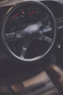 黑色车辆方向盘