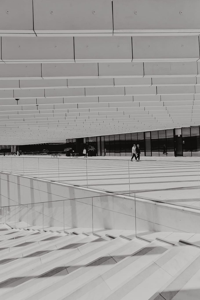 现代白色建筑，建筑师艾利斯·马泰乌斯的EDP总部，葡萄牙里斯本