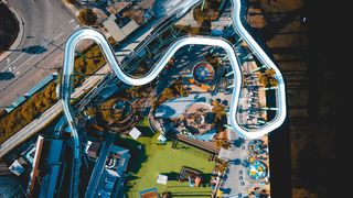 白池滑梯白天航拍照片