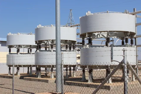 电力、冷却、邮政、工业、工厂、储罐、炼油厂、燃料和发电