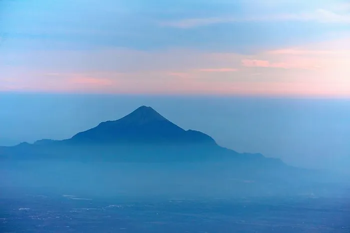 高山、有盖、雾、白天、自然、风景、旅行、冒险