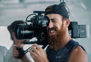 使用录像机的人