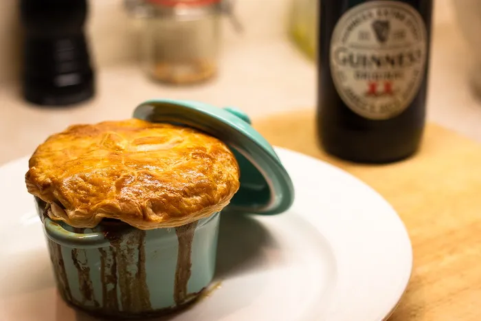 爱尔兰，都柏林，晚餐，牛肉和吉尼斯，牛肉，吉尼斯，馅饼，波特