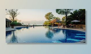 带露台的游泳池