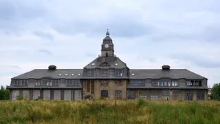 有色金属厂、消防大楼、卡托维兹、绍皮涅斯、建筑外观、建筑结构、建筑、天空