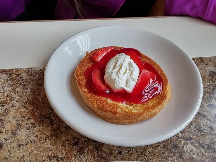 饼干、草莓、奶油、零食、食品、食品和饮料、盘子、新鲜度