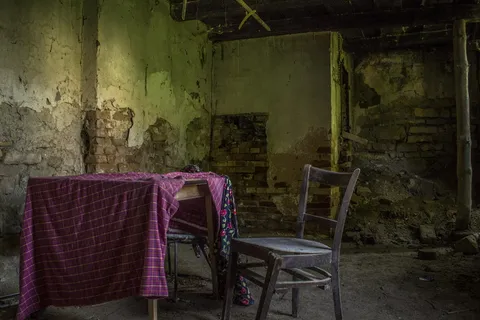 丢失的地方、破损、腐烂、废弃、椅子、座椅、室内、旧