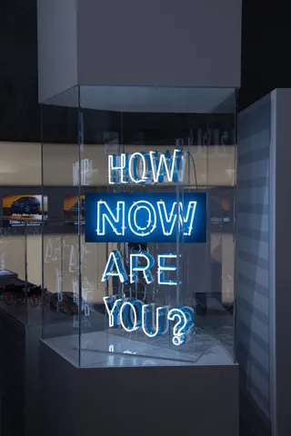 蓝色和白色LED指示灯标牌