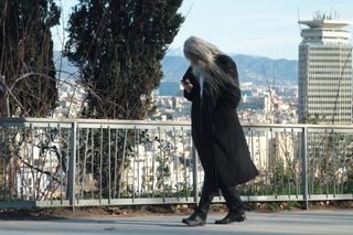 巴塞罗那，西班牙，蒙特朱伊奇，走路，留长发，思考，甘道夫，乌尔班斯卡普