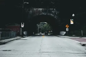 汽车、超车、隧道、场所、车辆、交通、道路、标志