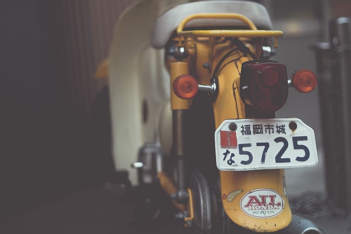 摩托车，摩托车，车辆，停车场，车牌，号码，模糊，特写