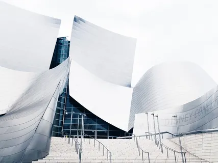 白天有楼梯的建筑物 白天有楼梯的建筑物