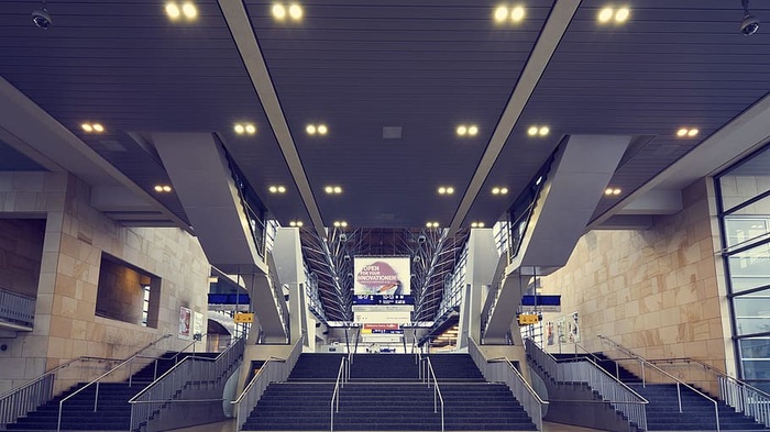 楼梯、灯光、城市、灯光、机场、建筑、建筑、天花板