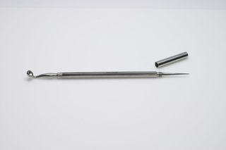 痤疮，痤疮挤出机，挤出机针，银色，金属，摄影棚快照，银-金属，单个对象