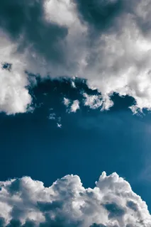 白云的低角度摄影 白云的低角度摄影