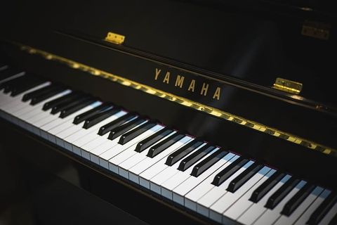 黑色雅马哈钢琴 黑色雅马哈钢琴