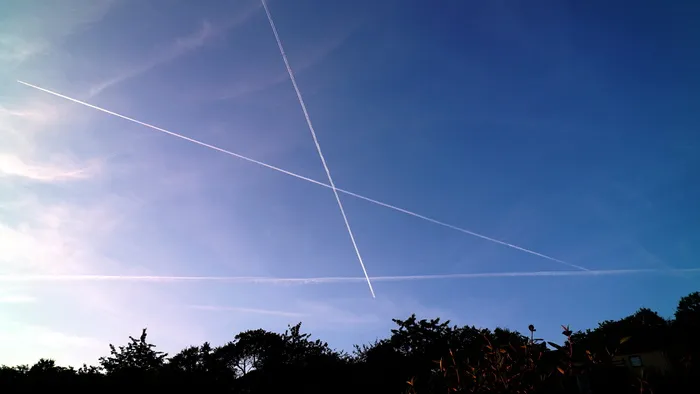 空中交通，交通，交叉口，假日，交叉口，蒸汽小道，树，蓝色，风景