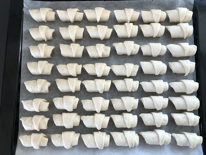 猪在毯子里，食物，白色，室内，没有人，排成一排，白色，顺序