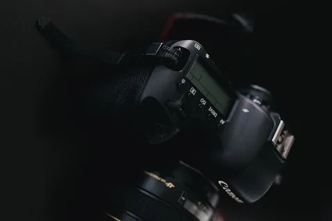 黑色单反相机