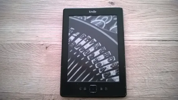 亚马逊，Kindle，电子书，阅读器，亚马逊，Kindle，电子书，阅读器，黑色，木桌