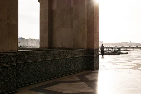 摩洛哥，卡萨布兰卡，黑暗，阳光，男人，瓷砖，阿拉伯，光明