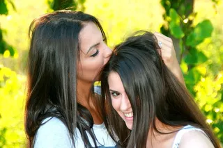 女人，穿着，白色，上衣，接吻，头，女孩，友谊