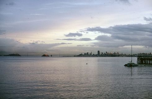 旧金山湾背景下的云天观 旧金山湾背景下的云天观
