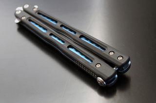 刀，钢，蝴蝶刀，巴里松，冷兵器，摄影棚射击，单物体，室内